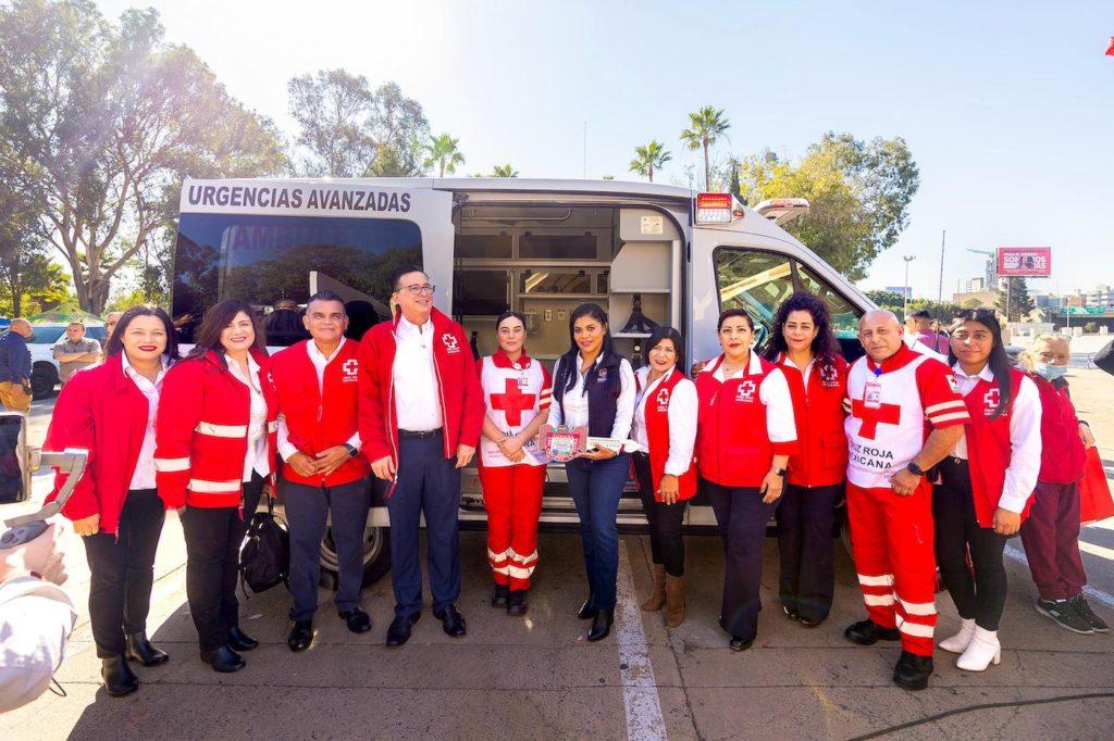 ALCALDESA MONTSERRAT CABALLERO DONA AMBULANCIA A CRUZ ROJA TIJUANA. lasnoticias.info