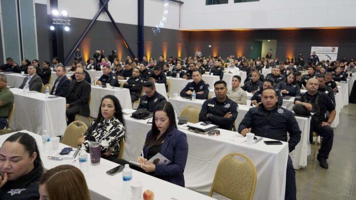 EXPONE AGENCIA DIGITAL DE BC ANTE POLICÍAS CARACTERÍSTICAS DE LICENCIA DE MANEJO Y TARJETA DE CIRCULACIÓN DIGITAL CON VALIDEZ OFICIAL. lasnoticias.info