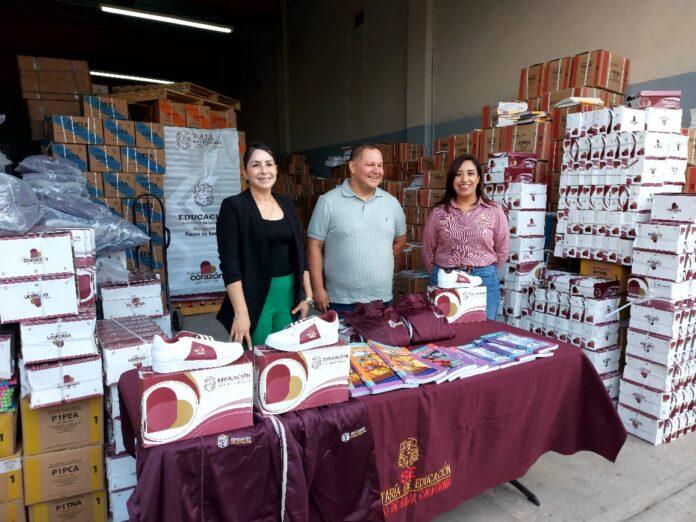 CONTINÚA SECRETARÍA DE EDUCACIÓN CON LA ENTREGA DE LIBROS DE TEXTO Y APOYOS EN PLAYAS DE ROSARITO. lasnoticias.info