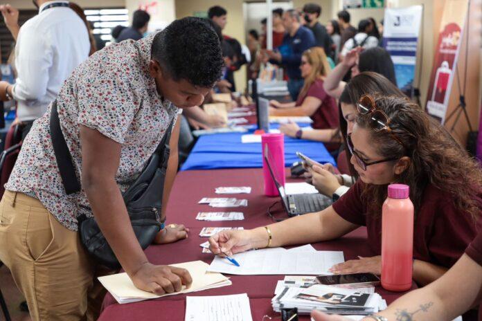 ORGANIZA STPS FERIA DE EMPLEO PARA JÓVENES EN LA UABC. lasnoticias.info